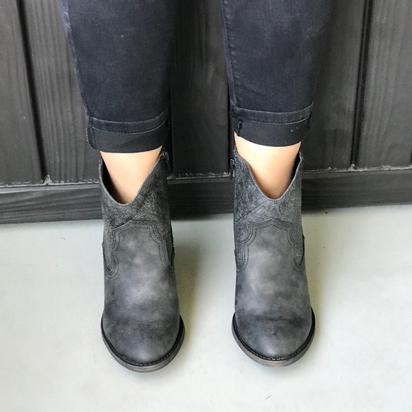 NIB Cowgirl Metallic Charcoal Western Booties - Picture 5 of 7